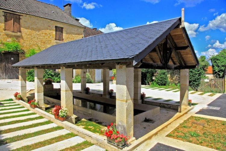 Petite maison en pierre au coeur du Périgord noir proche de Sarlat et Rocamadour Salignac Eyvigues Esterno foto
